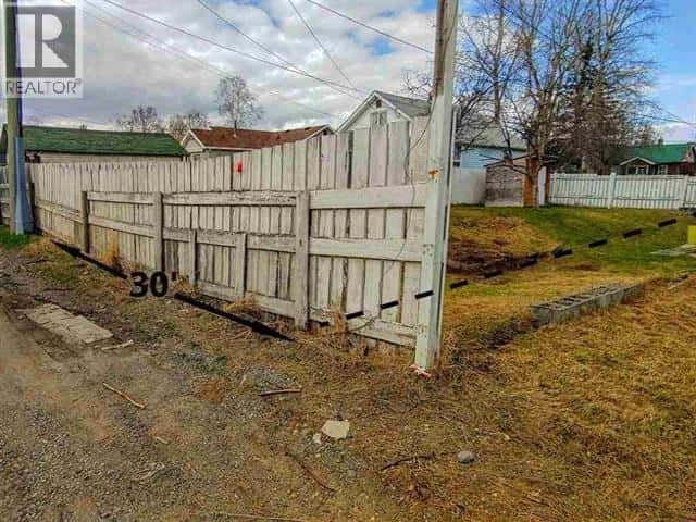 1647 8TH AVENUE — Prince George, British Columbia - Photo 4 of 4