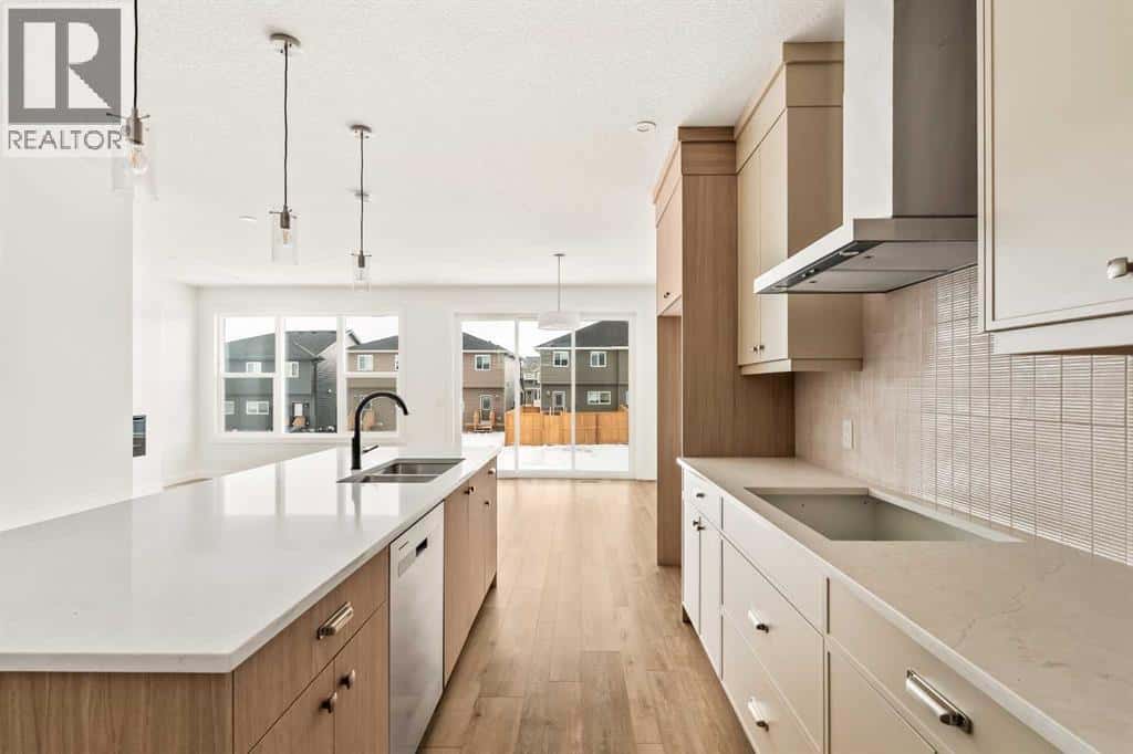 336 Creekstone Circle SW — Calgary, Alberta - Photo 3 of 32