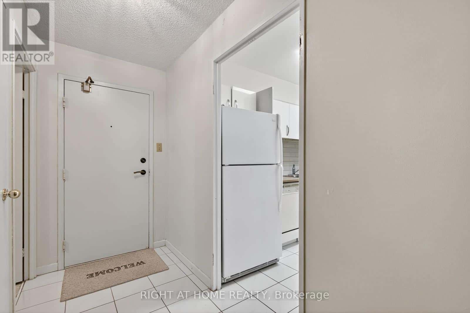 211 - 60 INVERLOCHY BOULEVARD — Markham (Royal Orchard), Ontario - Photo 5 of 50