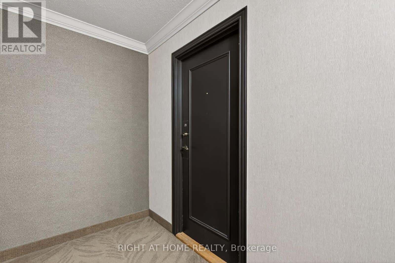 211 - 60 INVERLOCHY BOULEVARD — Markham (Royal Orchard), Ontario - Photo 4 of 50