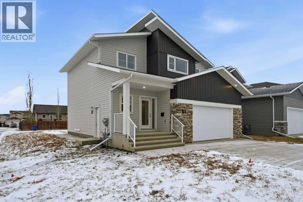 70 Palmer Circle — Blackfalds, Alberta - Photo 2 of 43