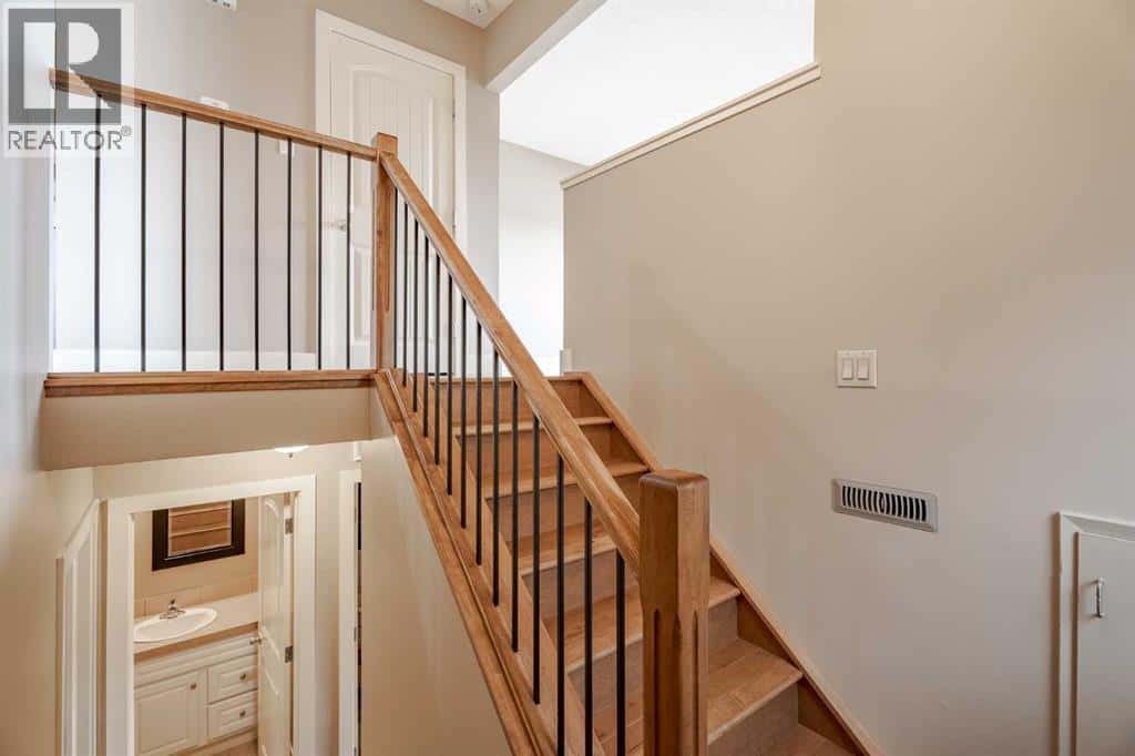 3, 6222 31 Avenue NW — Calgary, Alberta - Photo 3 of 40