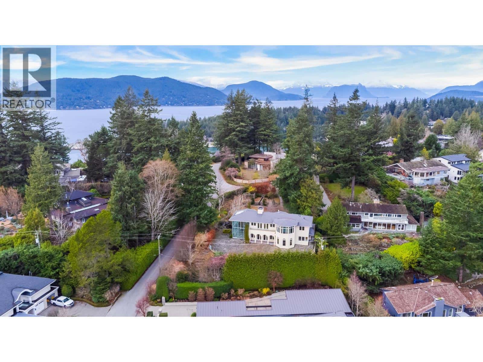 6220 SUMMIT AVENUE — West Vancouver - Photo 3 of 40