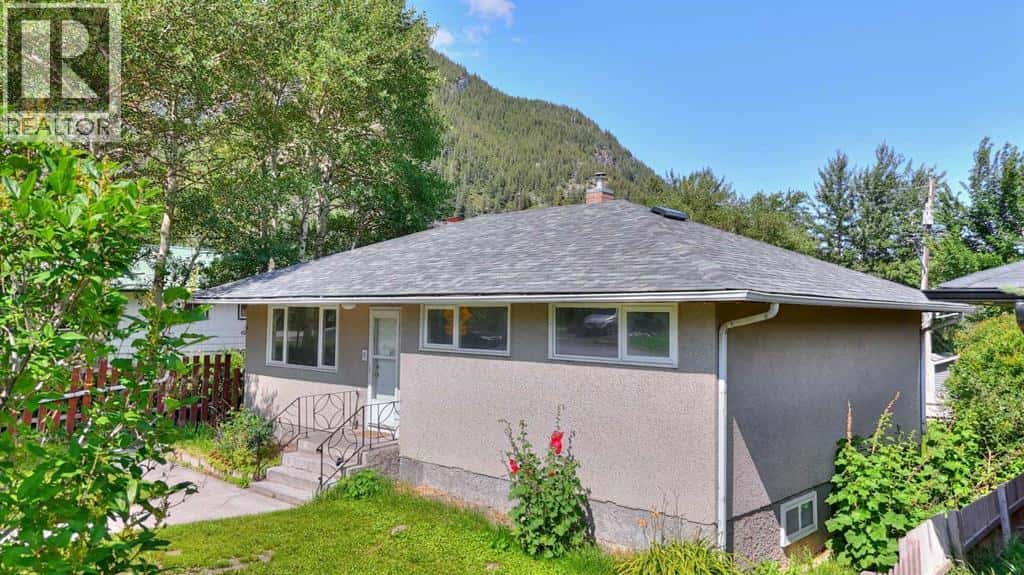 8 Barrier Mountain Drive — Exshaw, Alberta - Photo 3 of 35