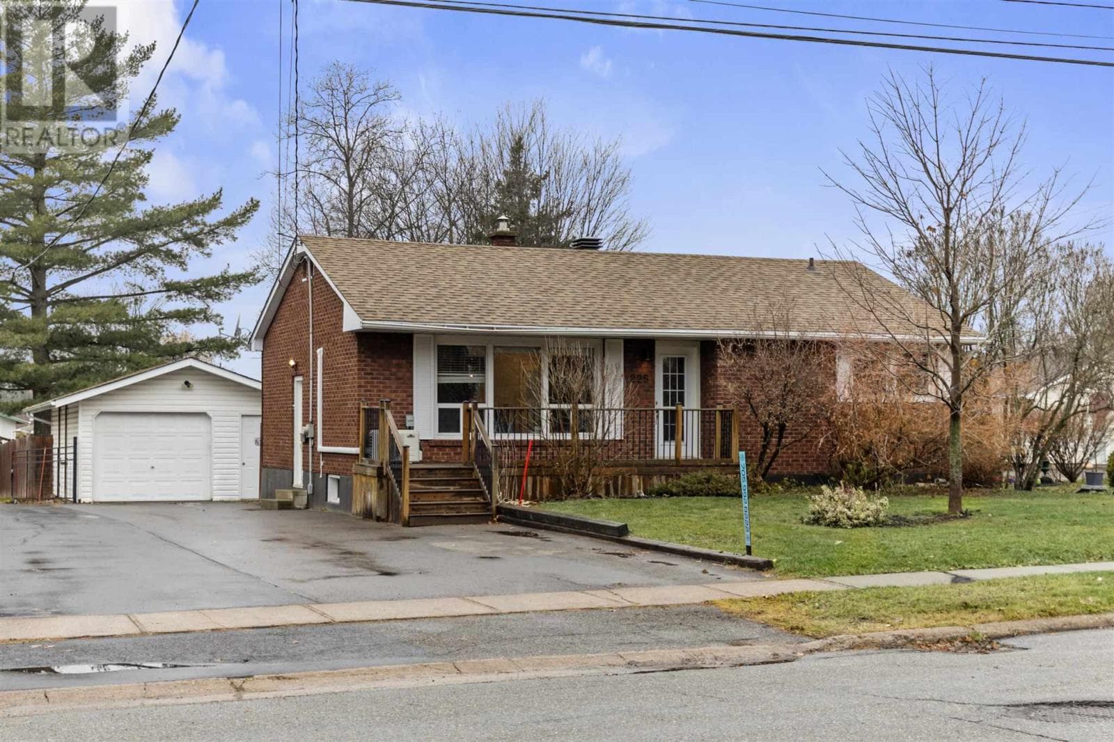 225 Hugill ST — Sault Ste. Marie, Ontario - Main photo