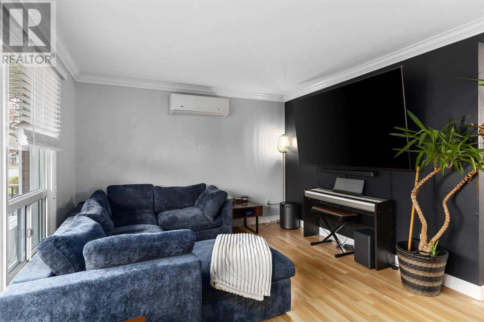 225 Hugill ST — Sault Ste. Marie, Ontario - Photo 3 of 37