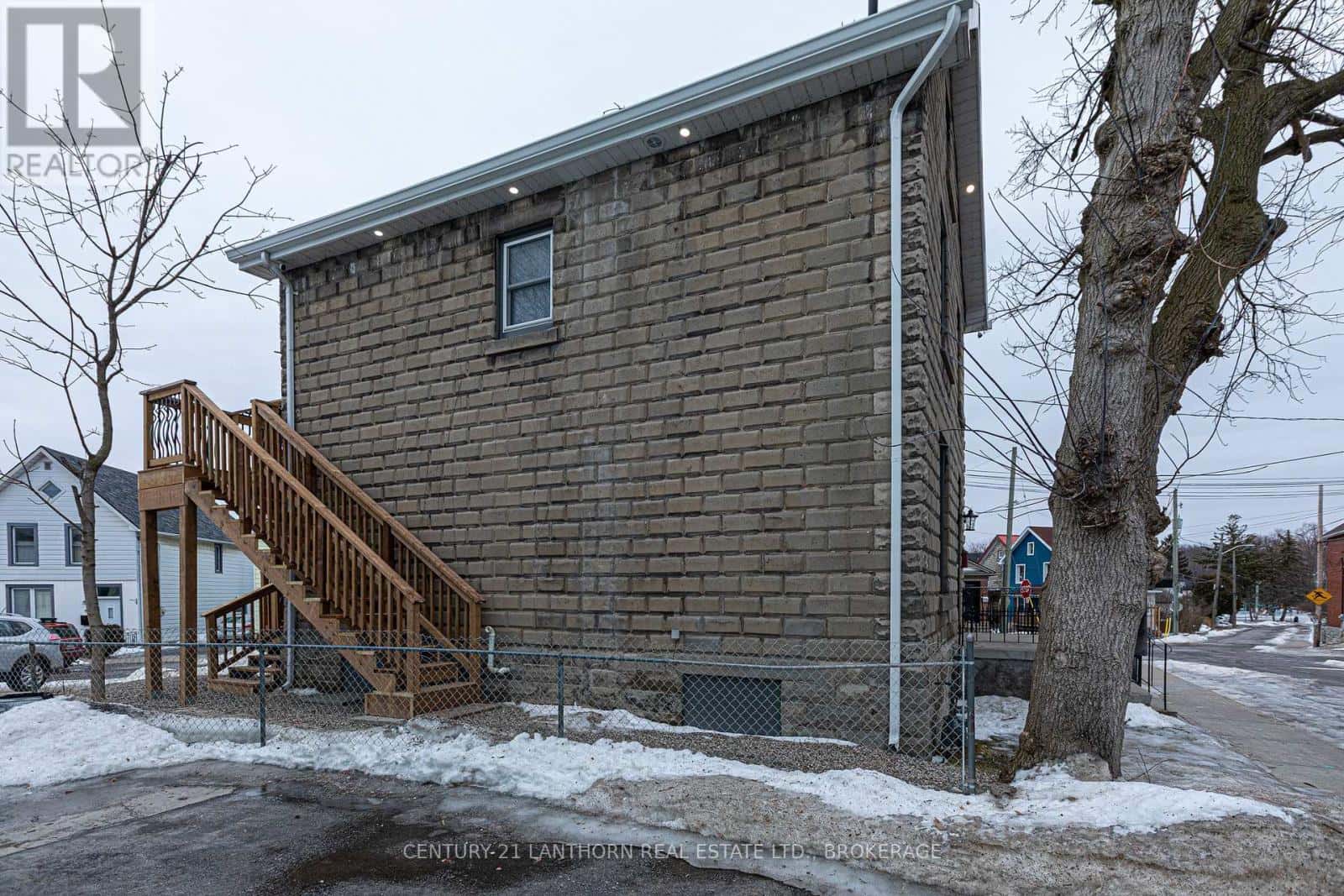 45 CHESTNUT STREET — Kingston (East of Sir John A. Blvd), Ontario - Photo 3 of 54