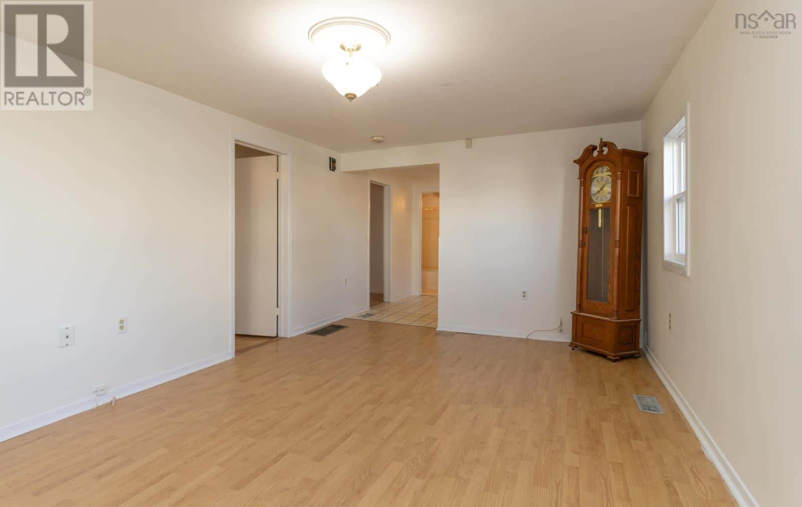 3 Baker Street — Yarmouth, Nova Scotia - Photo 3 of 18