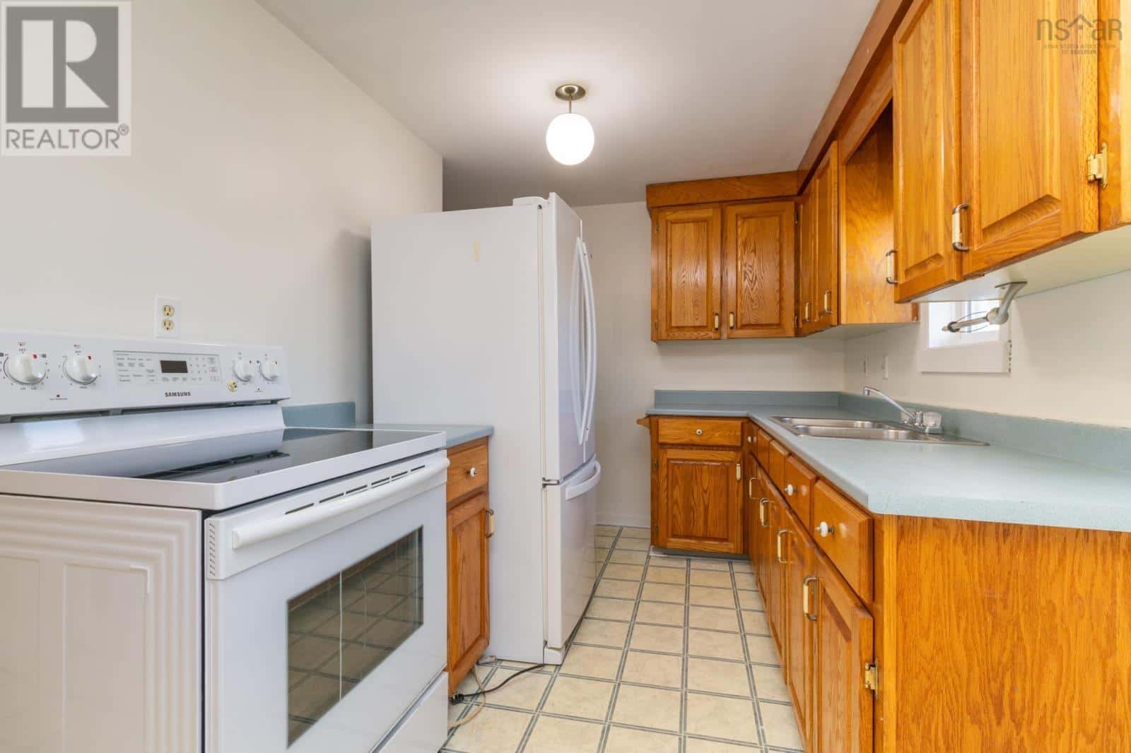 3 Baker Street — Yarmouth, Nova Scotia - Photo 4 of 18