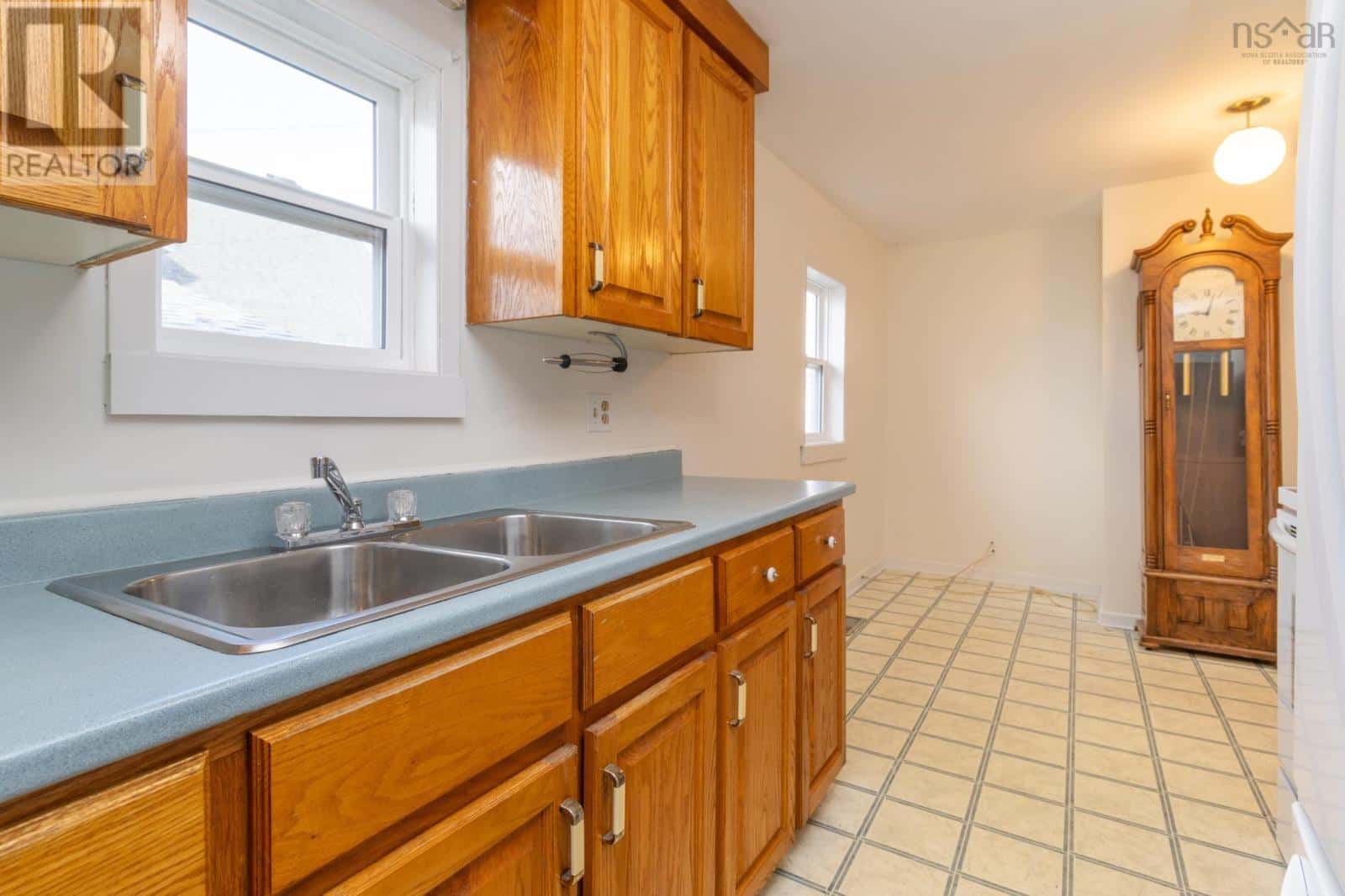 3 Baker Street — Yarmouth, Nova Scotia - Photo 5 of 18