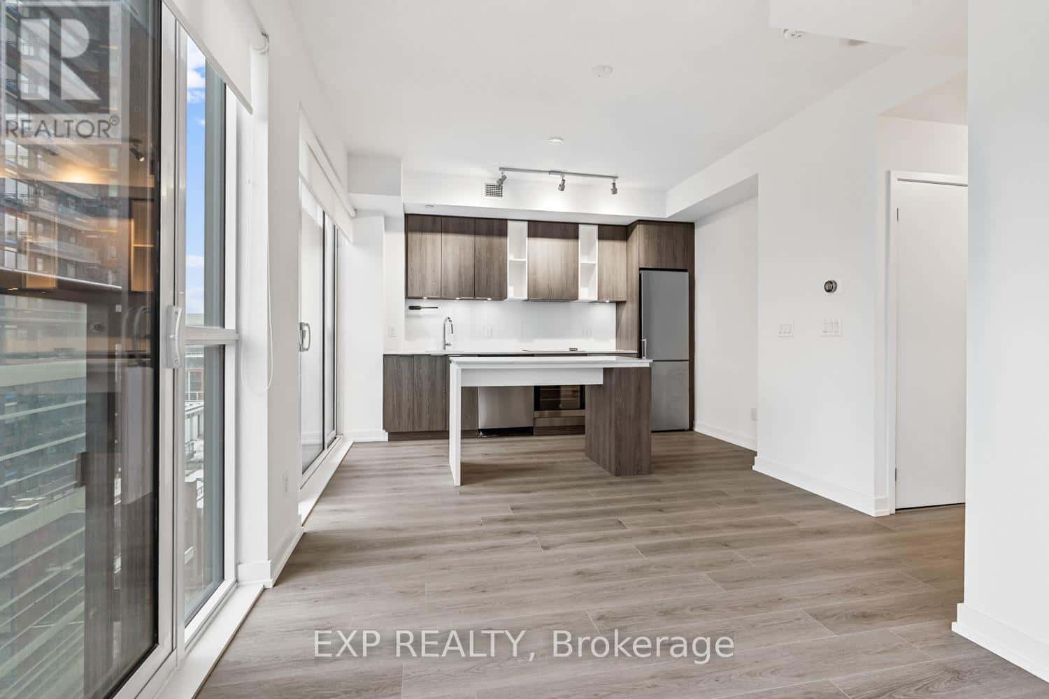 1009 - 200 SACKVILLE STREET — Toronto (Regent Park), Ontario - Photo 3 of 36