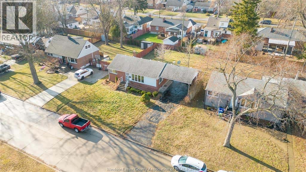 3209 DANDURAND — Windsor, Ontario - Photo 2 of 34