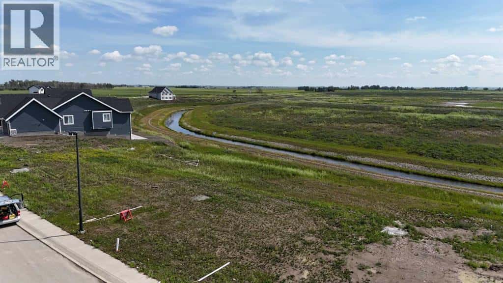 323 Muirfield Crescent — Lyalta, Alberta - Photo 2 of 6