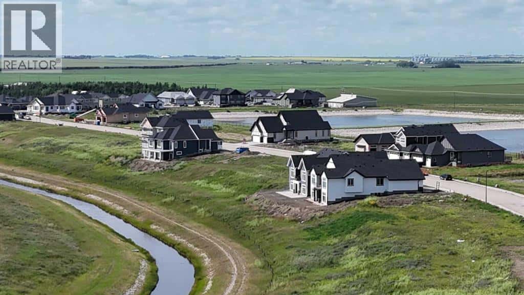 323 Muirfield Crescent — Lyalta, Alberta - Photo 4 of 6