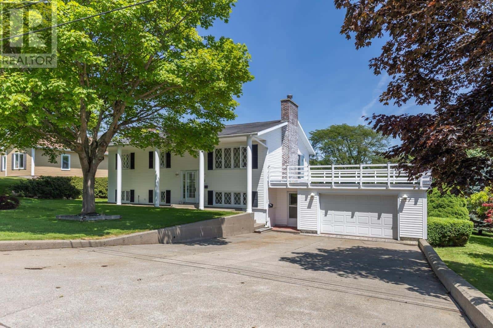 4 Harbourview Drive — Yarmouth, Nova Scotia - Photo 2 of 41