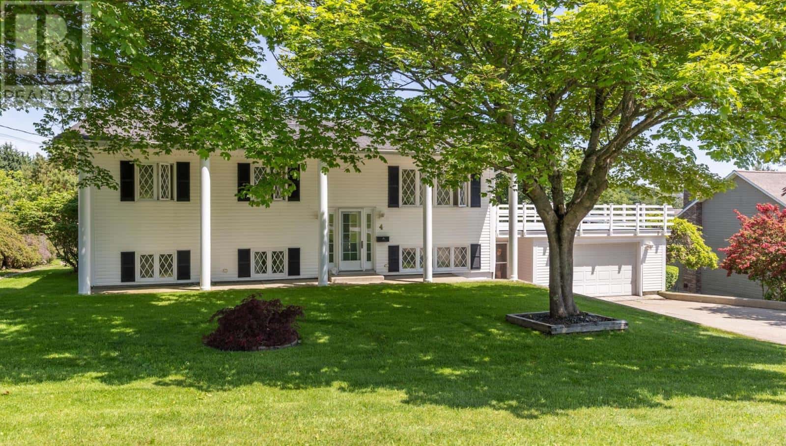 4 Harbourview Drive — Yarmouth, Nova Scotia - Photo 3 of 41