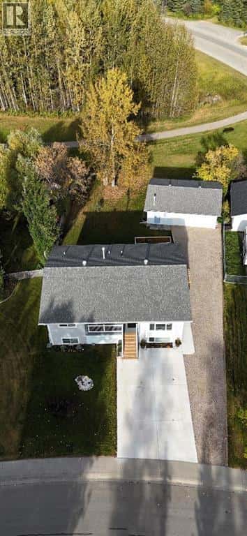 5108 18 Avenue — Edson, Alberta - Photo 3 of 50