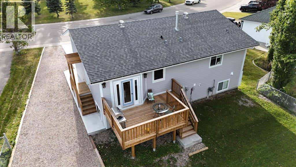 5108 18 Avenue — Edson, Alberta - Photo 5 of 50