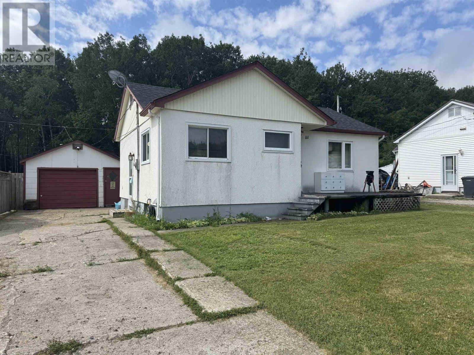 111 Warbler DR — Manitouwadge, Ontario - Photo 2 of 36