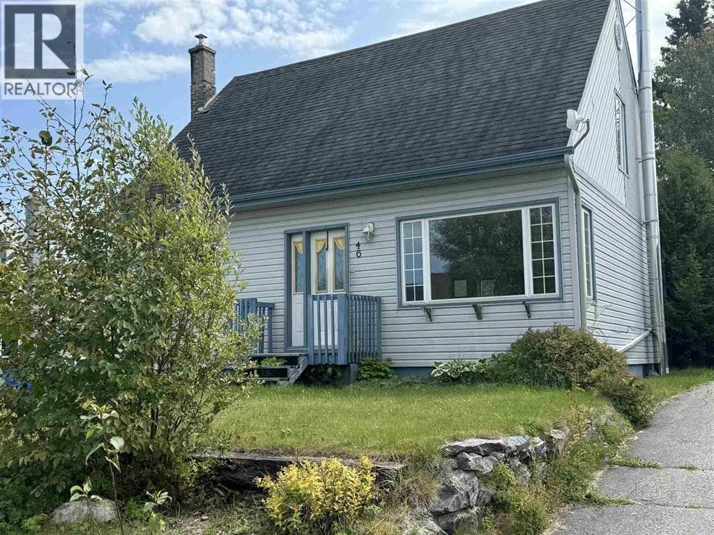 46 Neebig AVE — Manitouwadge, Ontario - Main photo