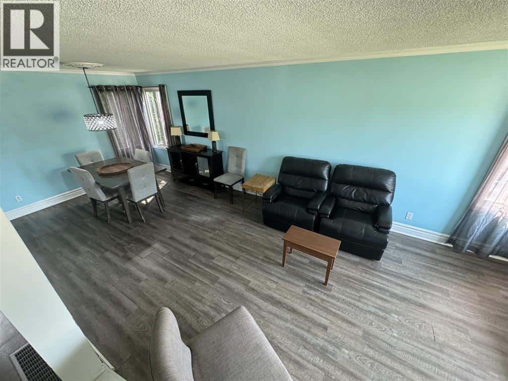 46 Neebig AVE — Manitouwadge, Ontario - Photo 2 of 22