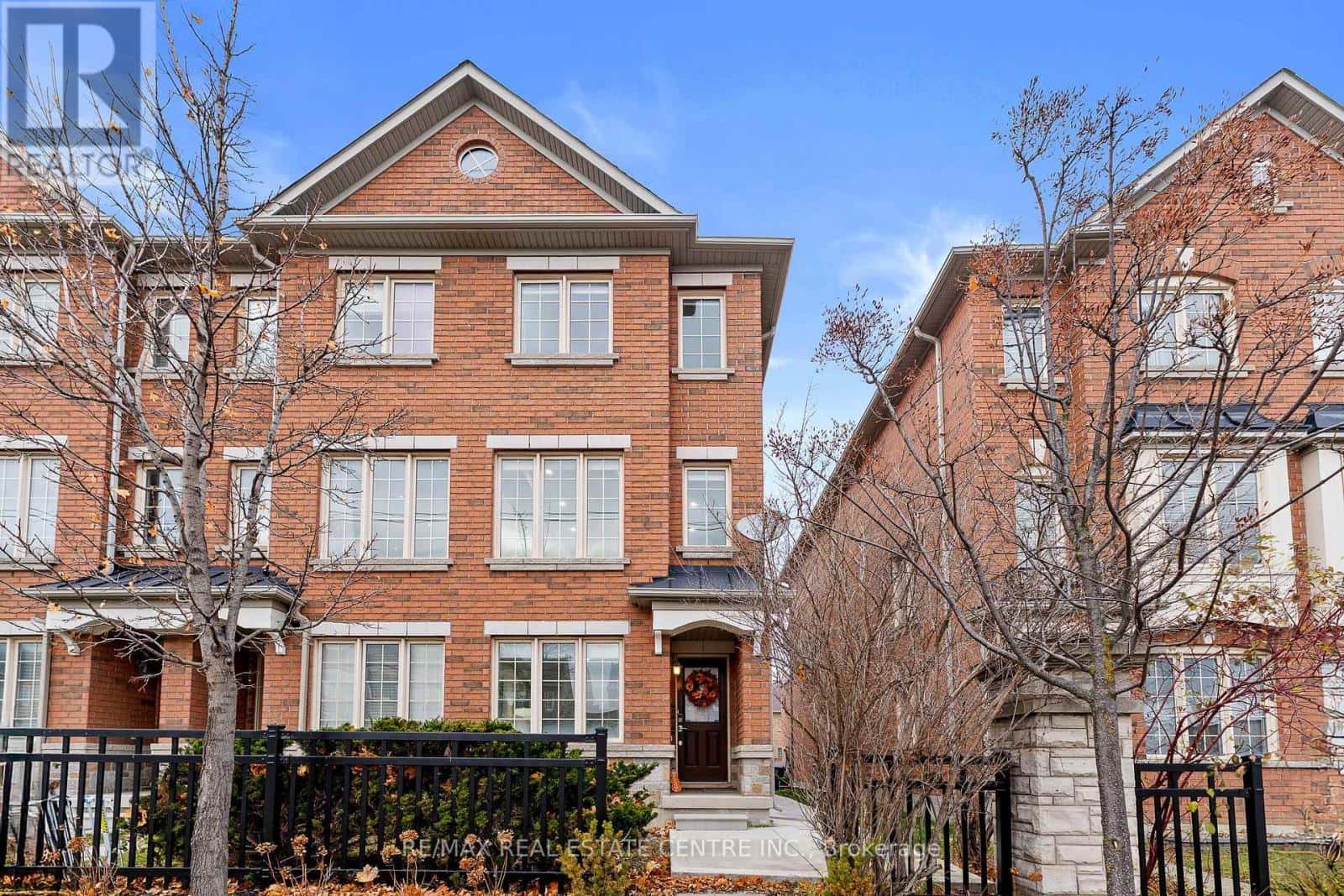 10 SHIRAZ DRIVE — Brampton (Sandringham-Wellington), Ontario - Photo 3 of 37