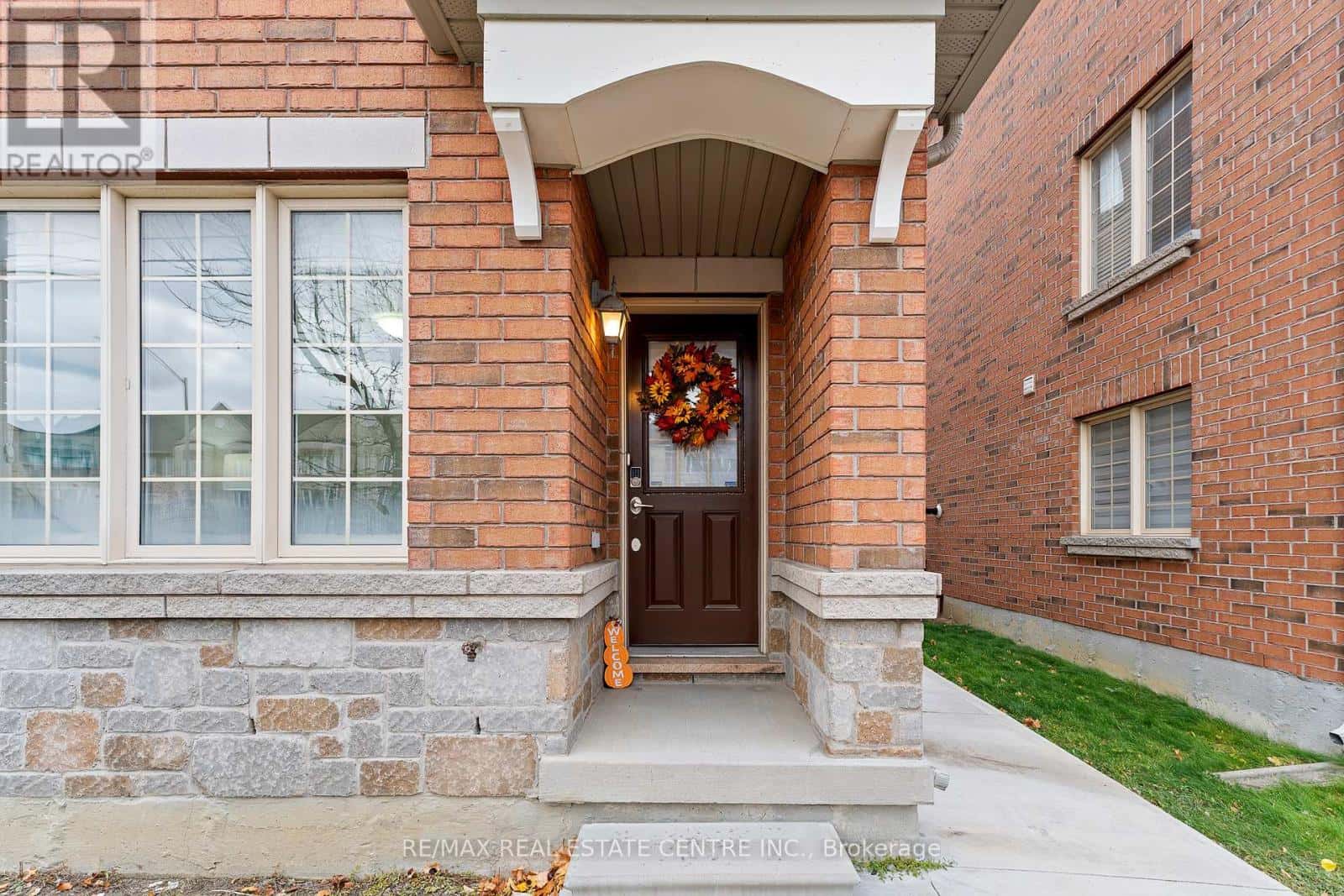 10 SHIRAZ DRIVE — Brampton (Sandringham-Wellington), Ontario - Photo 5 of 37