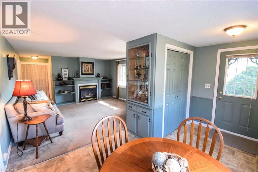 802 JOHN Street — Dunnville, Ontario - Photo 5 of 38