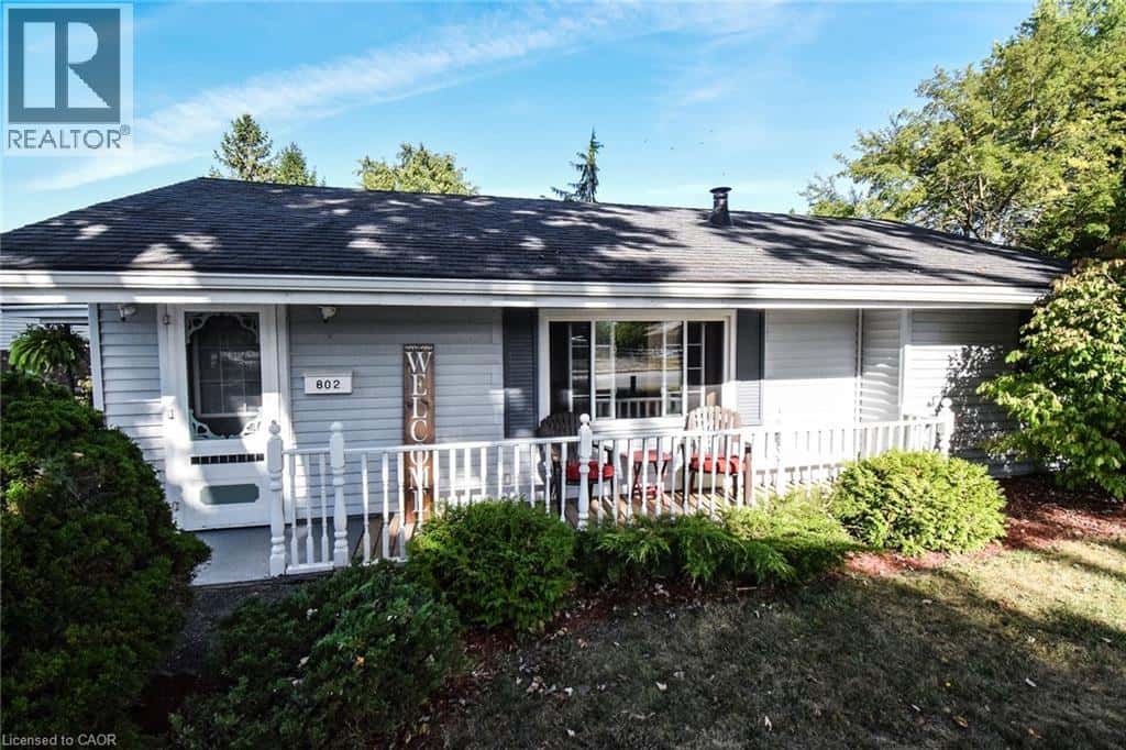 802 JOHN Street — Dunnville, Ontario - Photo 2 of 38