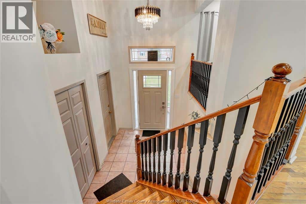 569 SACRED HEART — LaSalle, Ontario - Photo 3 of 41