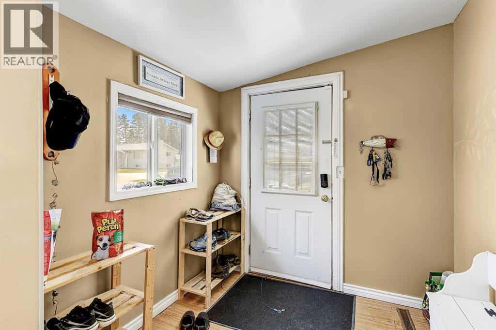 1111 7th Avenue — Beaverlodge, Alberta - Photo 3 of 33