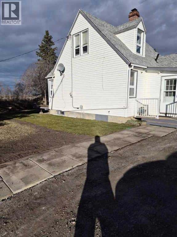 1111 7th Avenue — Beaverlodge, Alberta - Photo 2 of 33