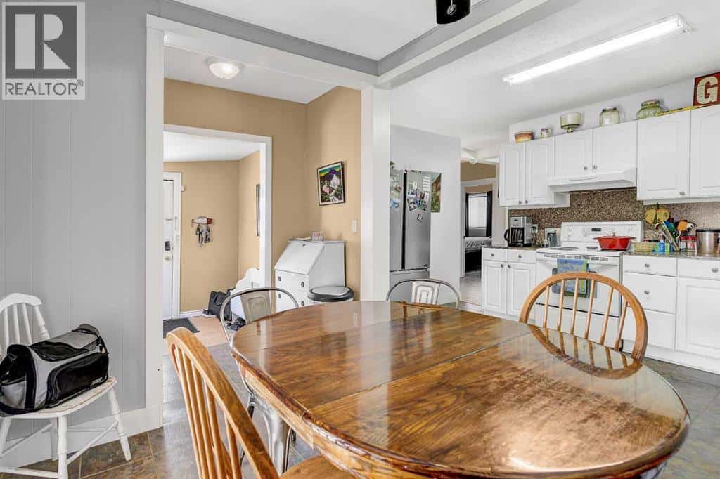 1111 7th Avenue — Beaverlodge, Alberta - Photo 4 of 33