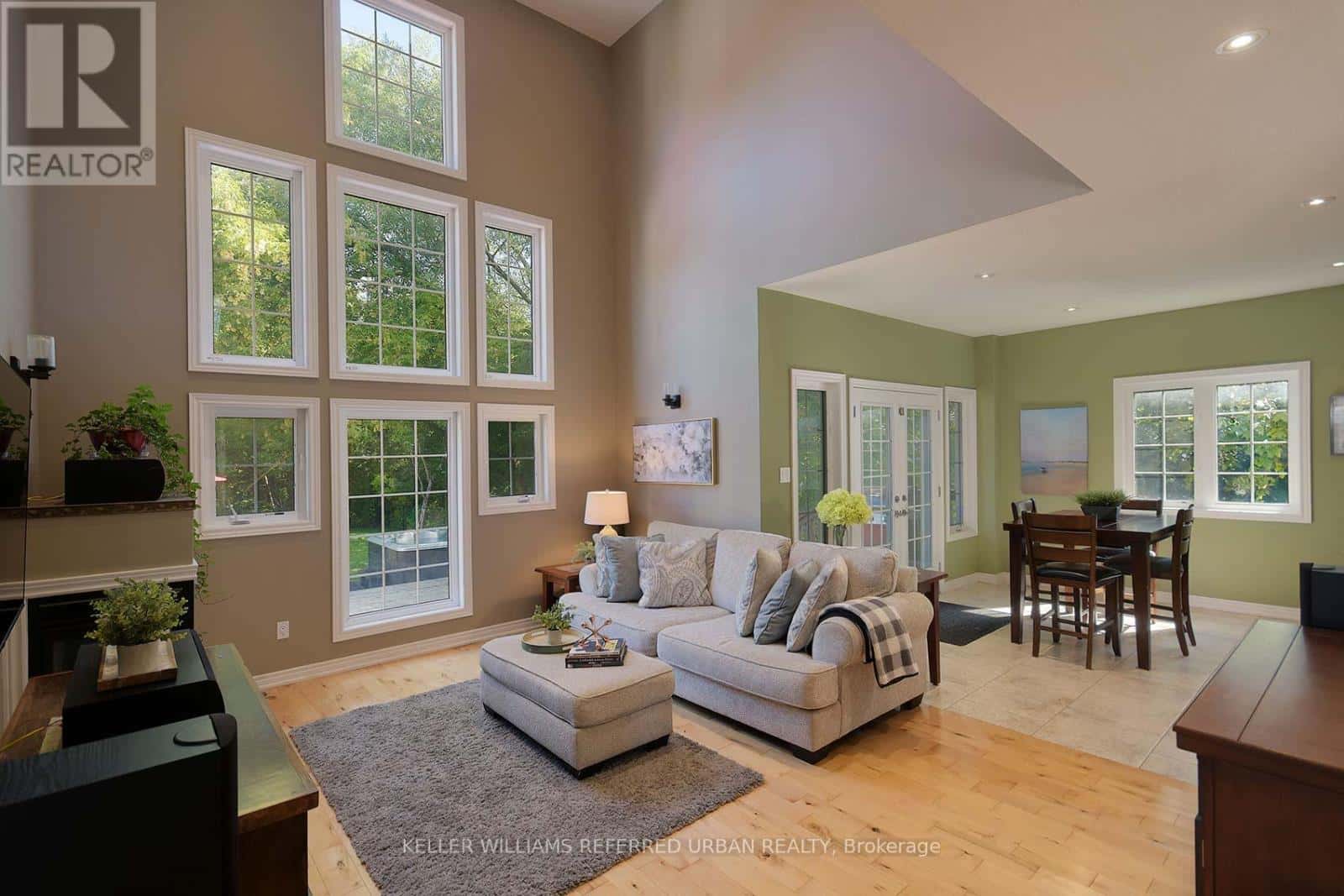 995 CHAPMAN STREET — Innisfil (Lefroy), Ontario - Photo 4 of 31