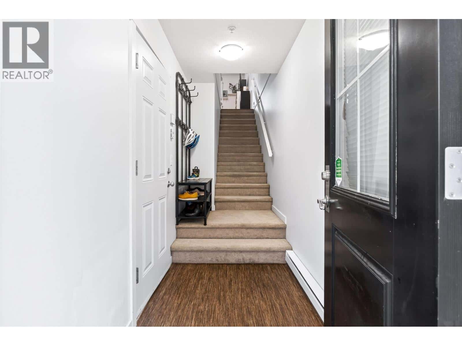 19 19572 FRASER WAY — Pitt Meadows, British Columbia - Photo 3 of 33