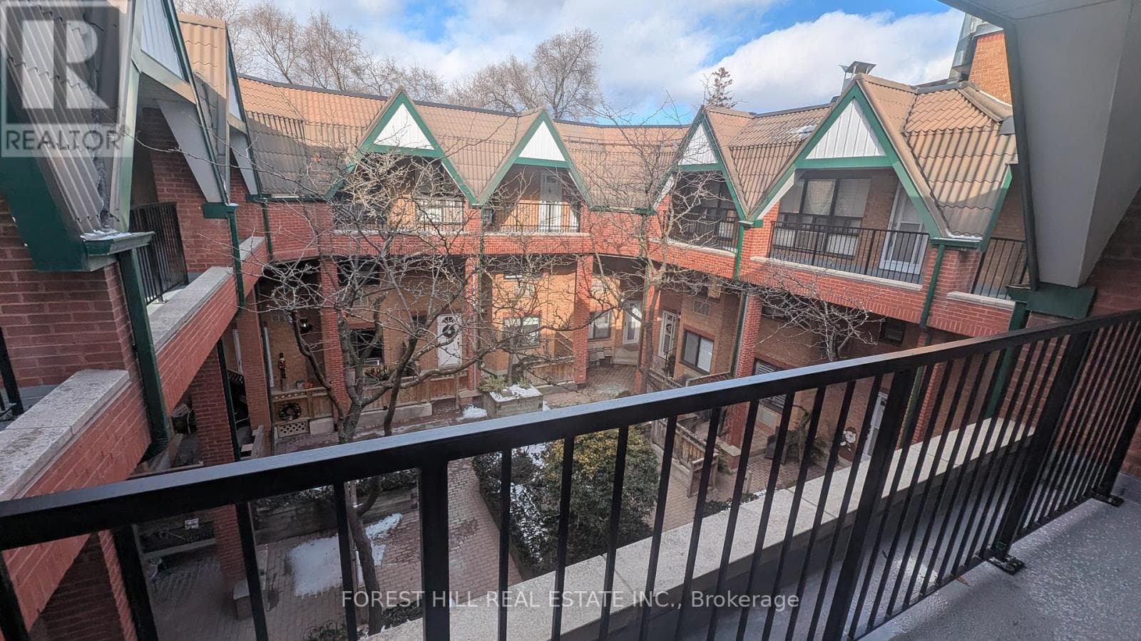 23 - 2112 QUEEN STREET — Toronto (The Beaches), Ontario - Main photo