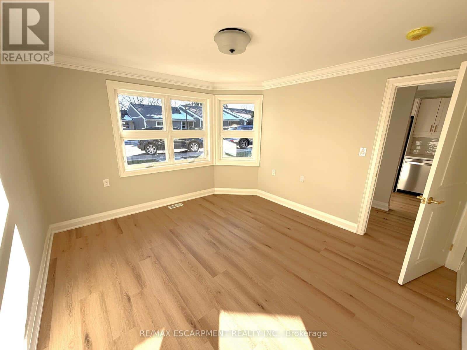 26 SZOLLOSY CIRCLE — Hamilton (Kennedy), Ontario - Photo 4 of 15