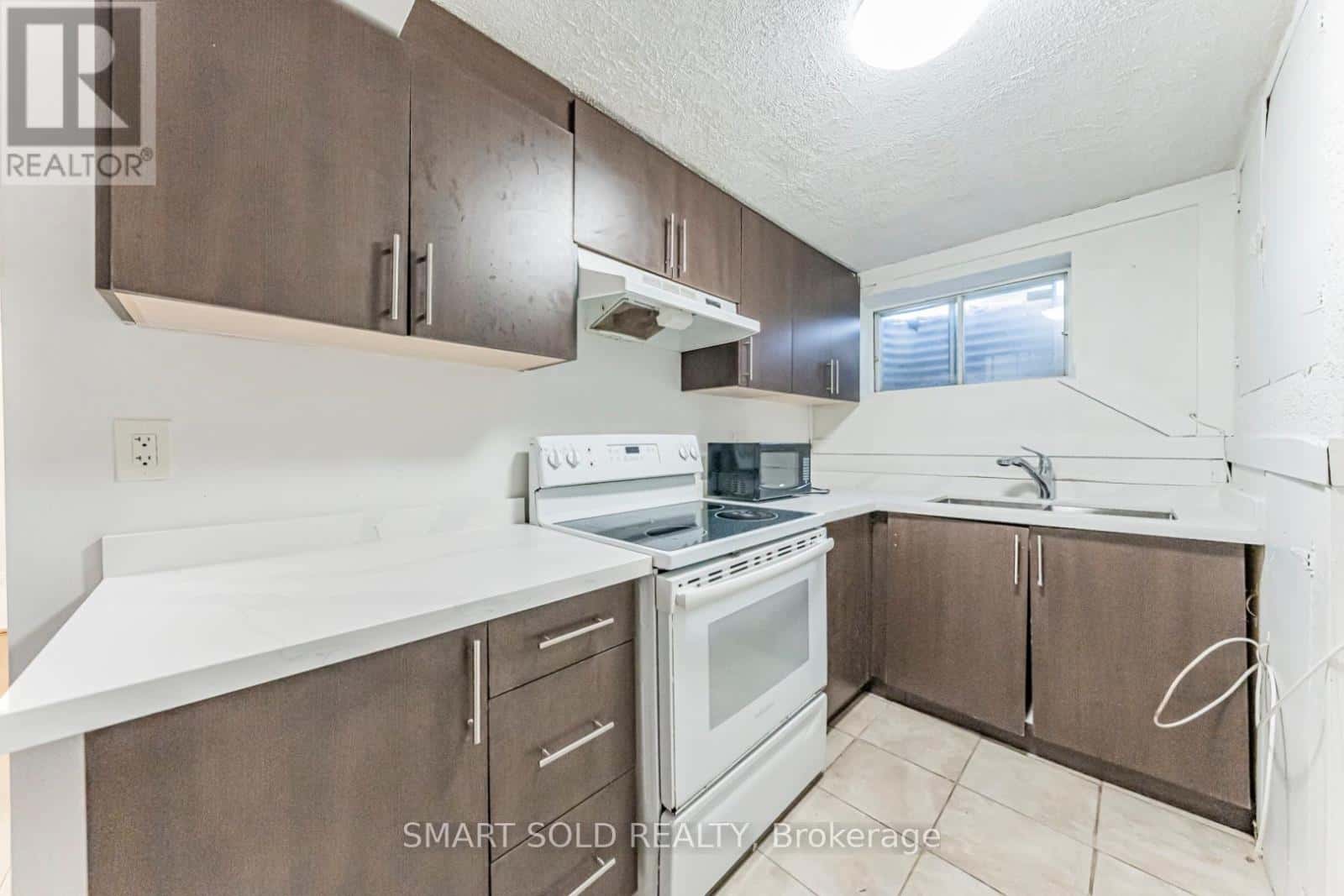 BASEMENT - 22 HAZELGLEN COURT — Brampton (Central Park) - Photo 4 of 14