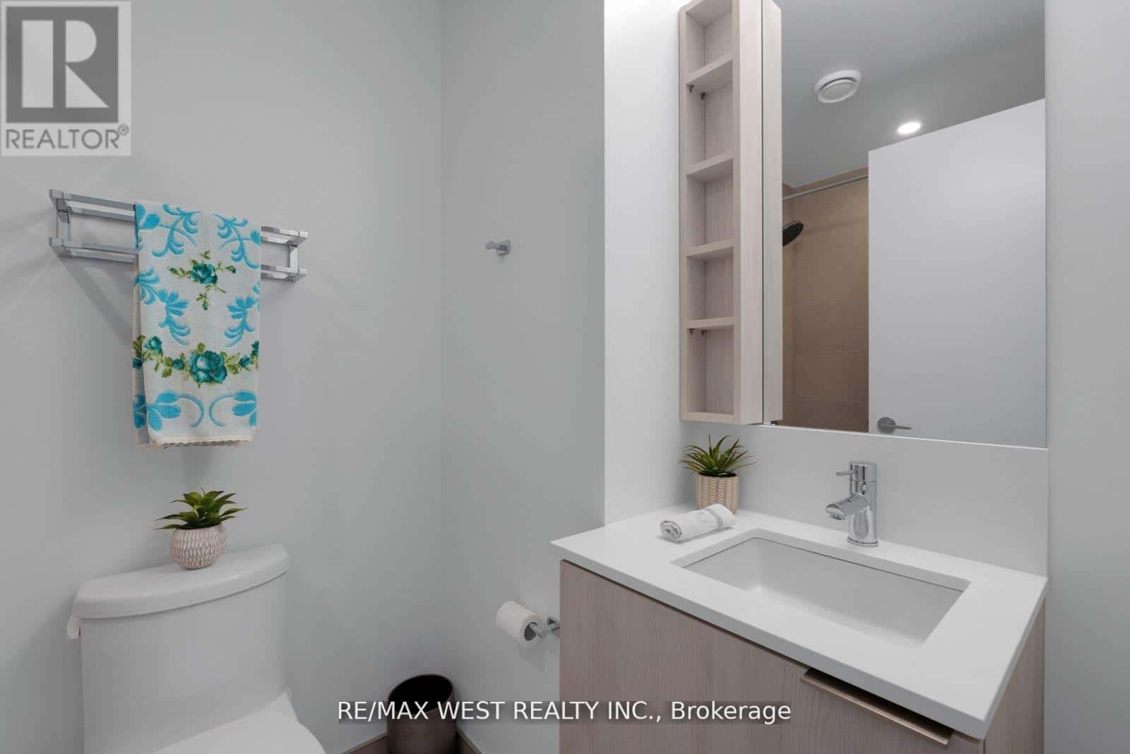 2203 - 7890 JANE STREET — Vaughan (Vaughan Corporate Centre) - Photo 2 of 22