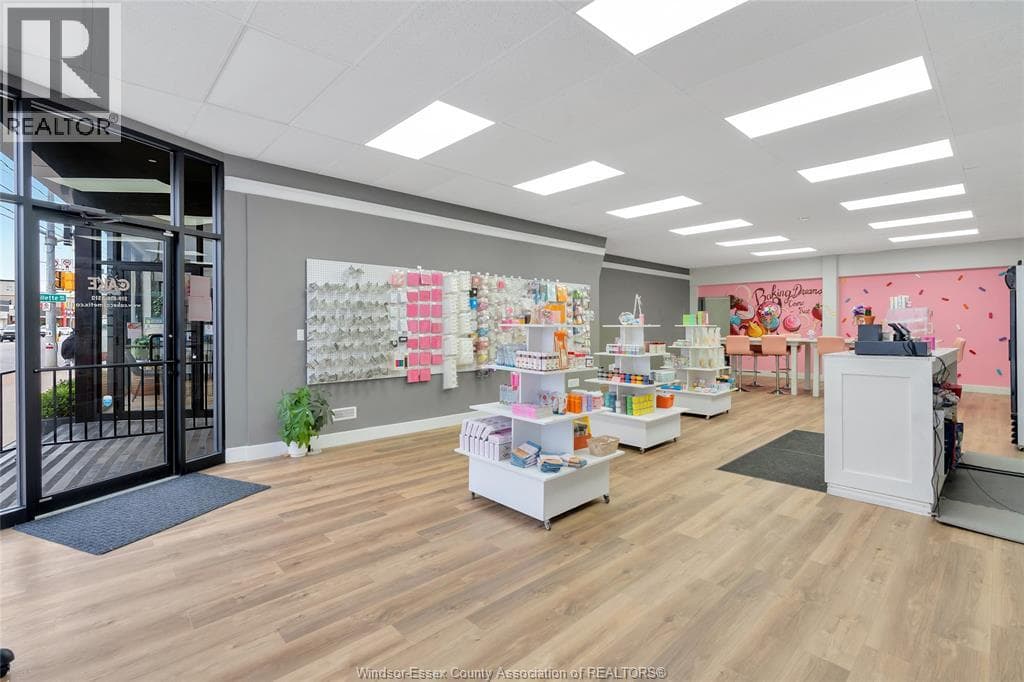 Windsor — Windsor - Main photo