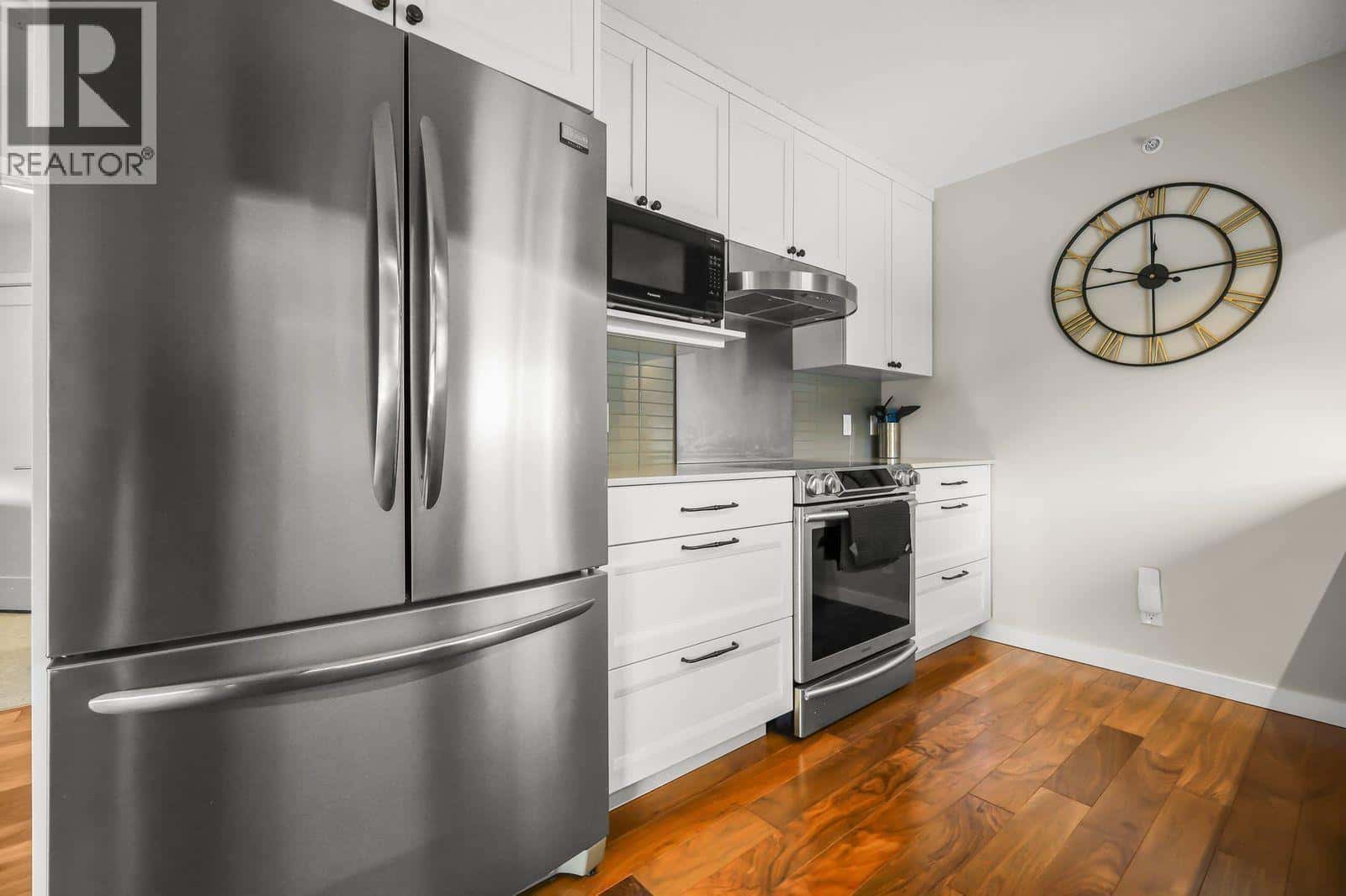 208 1638 6TH AVENUE — Prince George, British Columbia - Photo 3 of 17