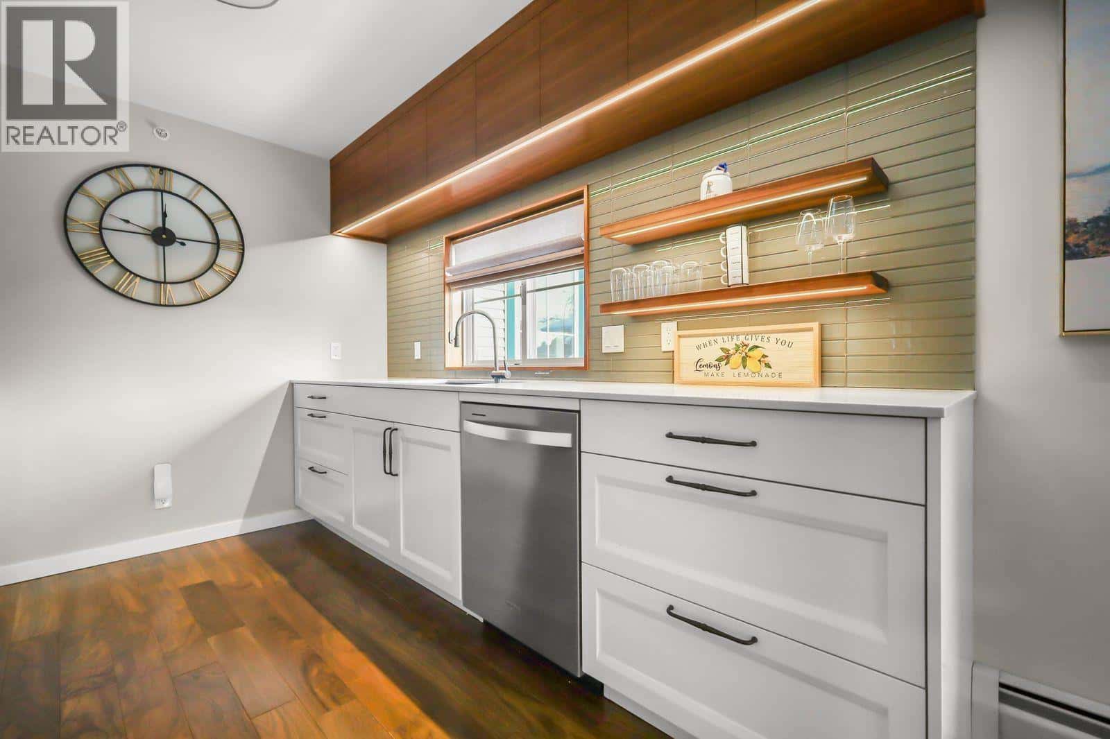 208 1638 6TH AVENUE — Prince George, British Columbia - Photo 5 of 17