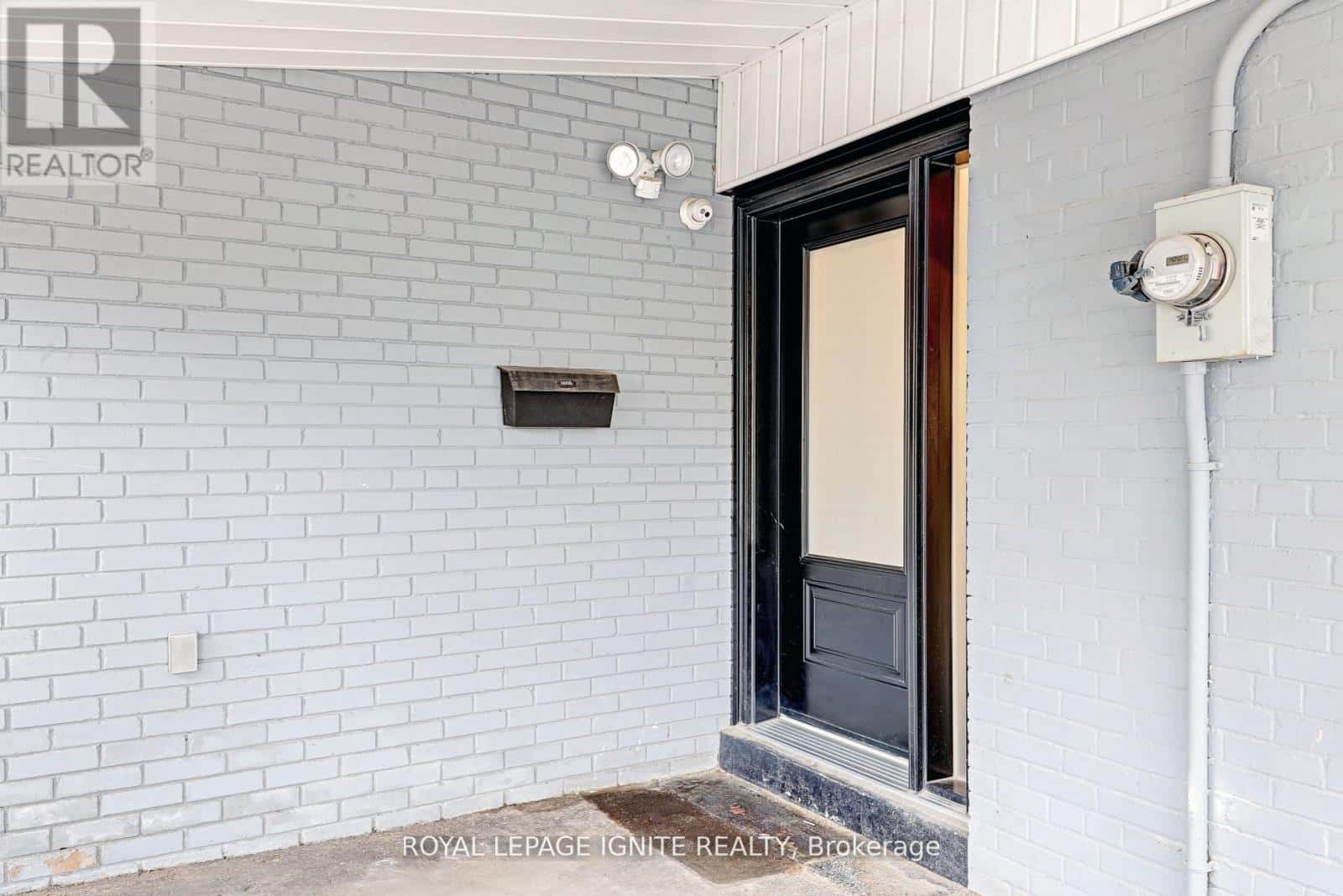 47 DEERFIELD ROAD — Toronto (Bendale), Ontario - Photo 2 of 36