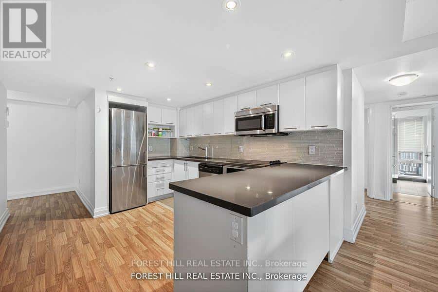 Toronto (Clanton Park) — Toronto (Clanton Park) - Photo 4 of 31