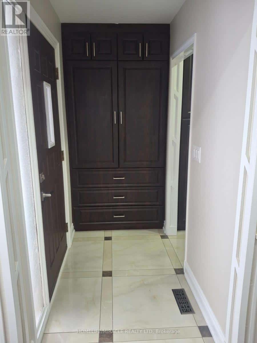 22 GRAYMAR ROAD — Brampton (Northgate), Ontario - Photo 3 of 44