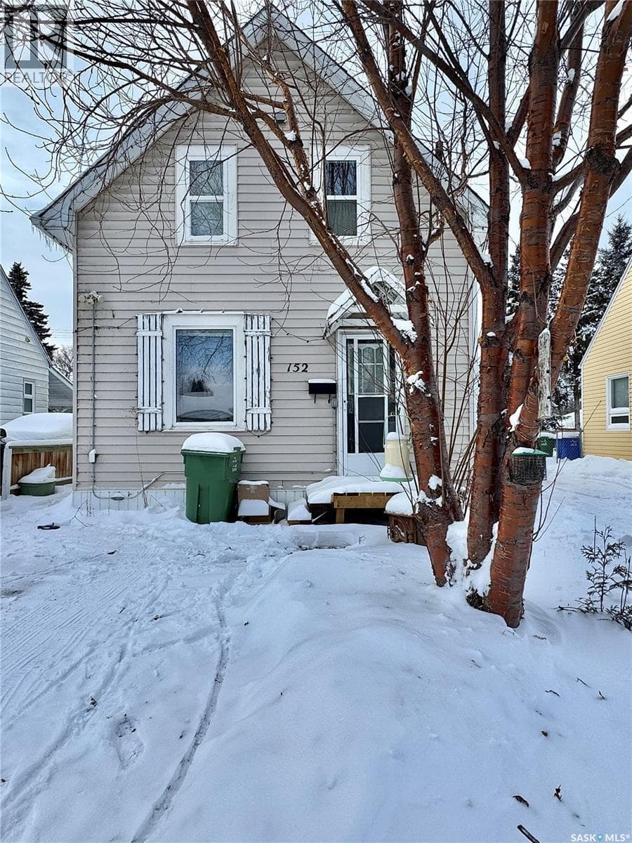 152 Sixth AVENUE N — Yorkton, Saskatchewan - Main photo