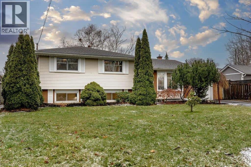 16 OLD OXFORD Road — St. Catharines, Ontario - Photo 2 of 50