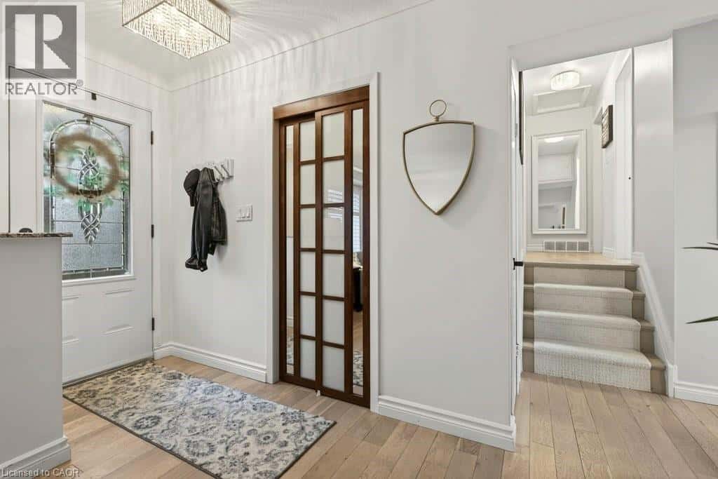 16 OLD OXFORD Road — St. Catharines, Ontario - Photo 5 of 50