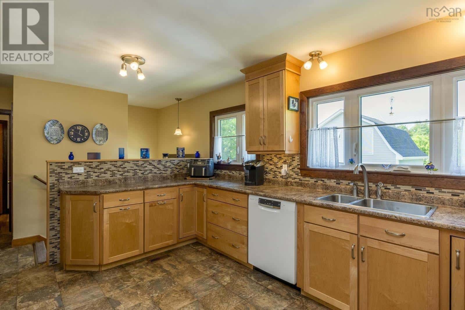 9521 Commercial Street — New Minas, Nova Scotia - Photo 4 of 50