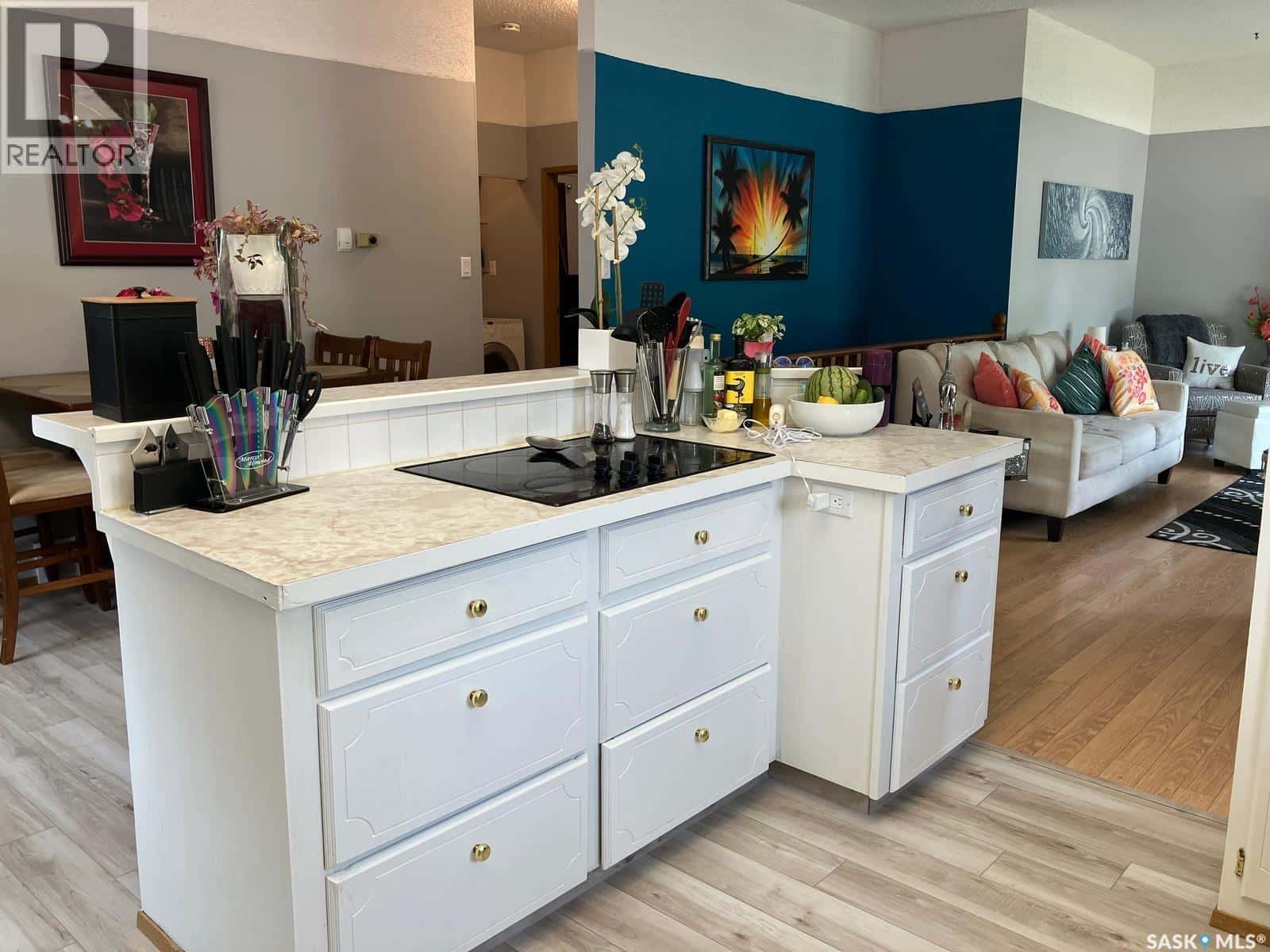 804 - 806 9th AVENUE W — Nipawin, Saskatchewan - Photo 5 of 50